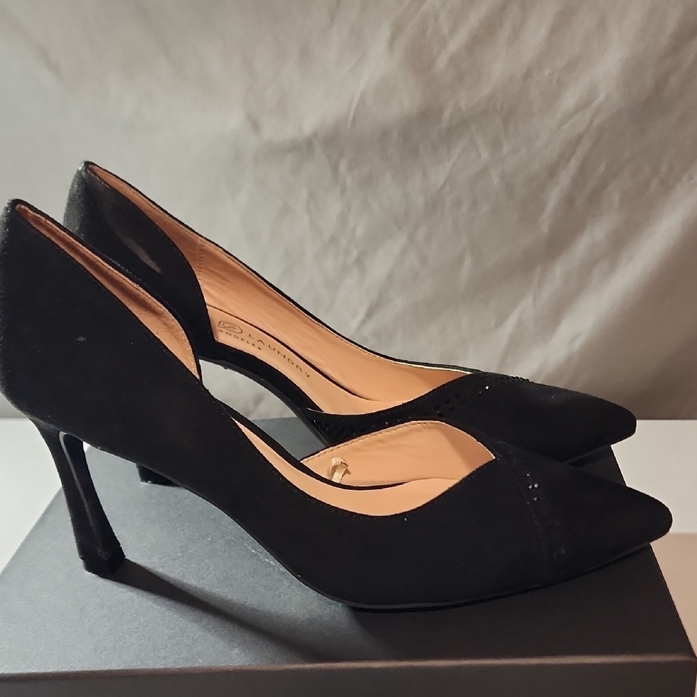 Chinese Laundry Black Heels In Size 6.5 with Elegant Pointed Toe & Little Bling - Picture 5 of 7